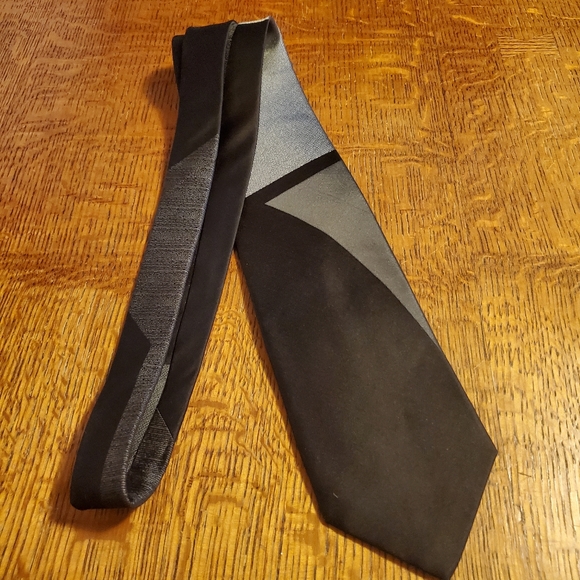 Balmain Black Abstract Silk Tie - Picture 2 of 5